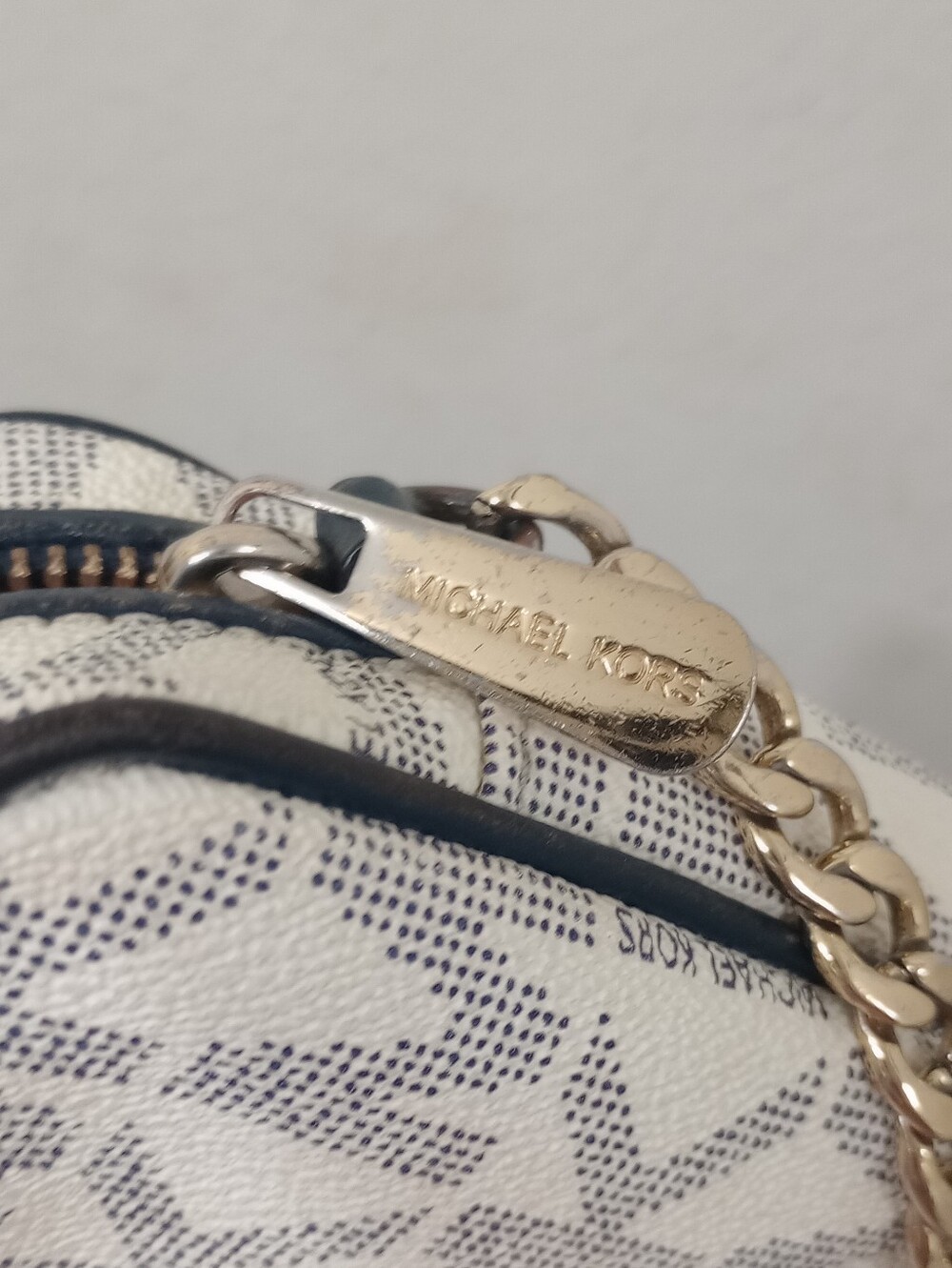 Michael Kors Cream and Gray Signature Crossbody - Picture 7 of 12